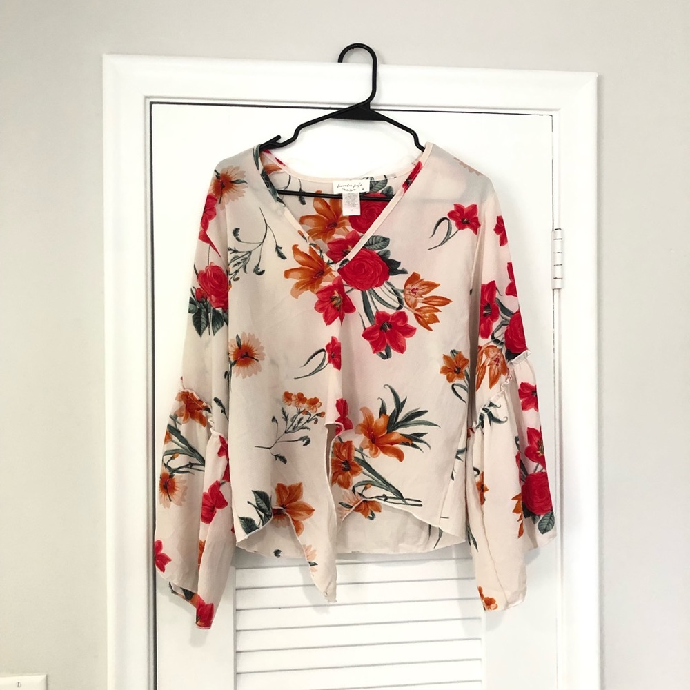 Lavender Field Front Tie Floral Top with Flowy Sleeves Size Medium.